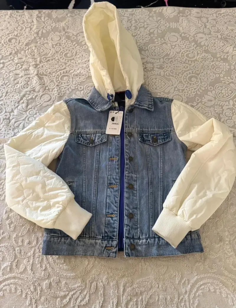 Chaqueta de mezclilla con capucha Desigual