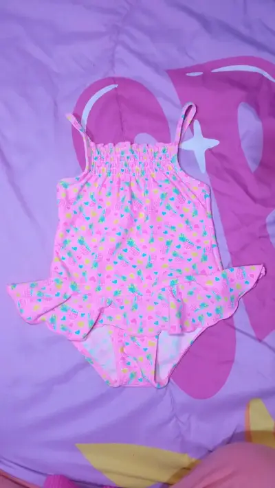 Traje de baño infantil rosa con estampado - miniatura 1