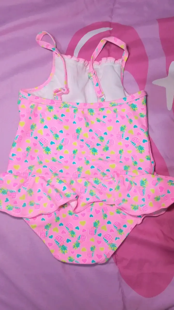 Traje de baño infantil rosa con estampado - 2