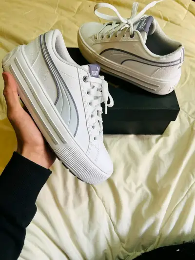 Zapatillas Puma blancas con plataforma - miniatura 1