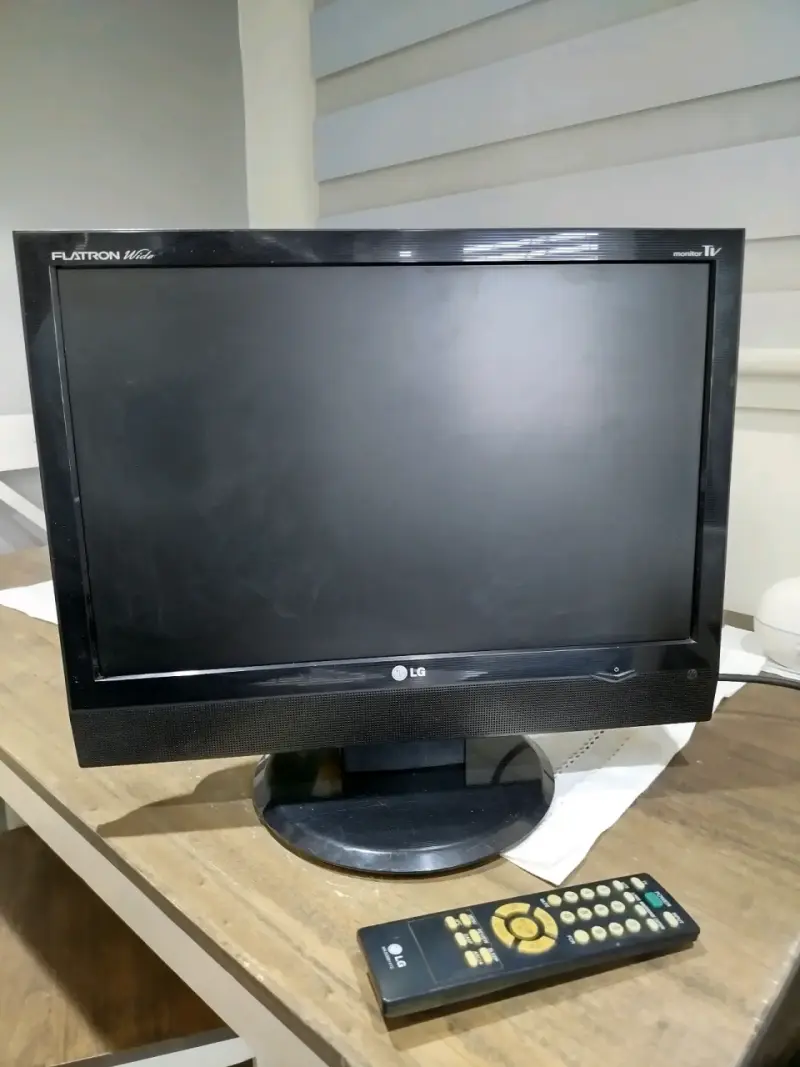 Monitor TV LG Flatron con control remoto - 2
