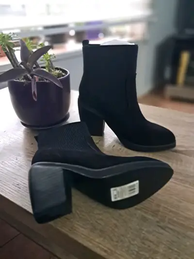 Botines negros de gamuza con tacón - miniatura 2
