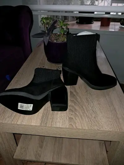 Botines negros de gamuza con tacón - miniatura 4