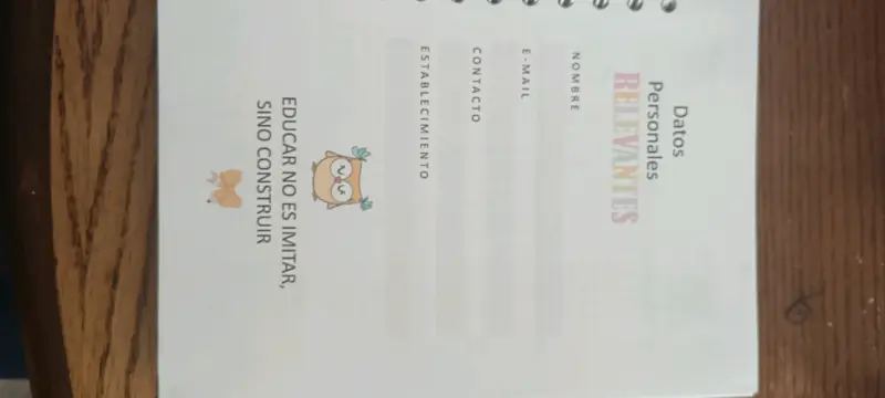 Cuaderno espiral con diseño de educadora - 2
