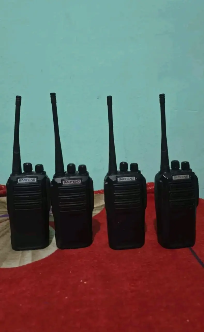 Set de 4 radios Baofeng portátiles - 1