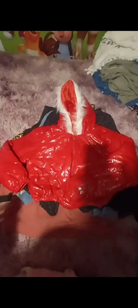 Chaqueta de invierno roja con capucha - 2