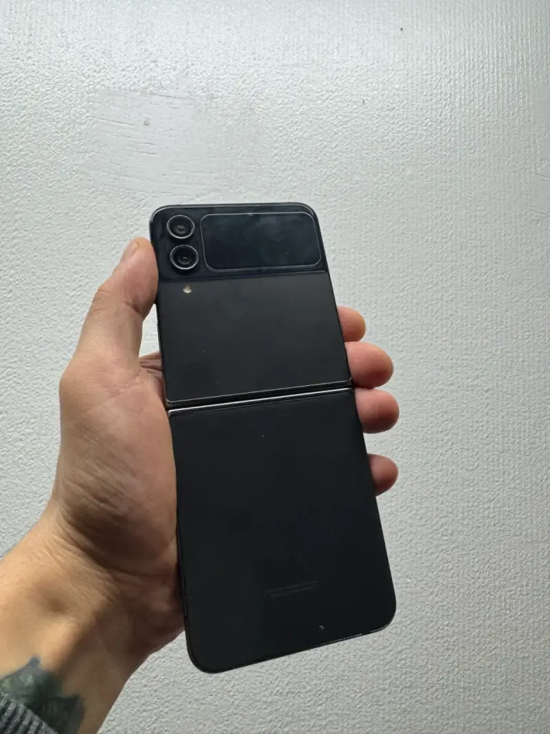 Smartphone Samsung Galaxy Z Flip 4 plegable - 3