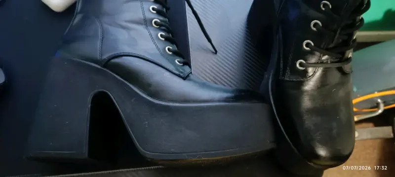 Botas negras de cuero con cordones y cierre - 4