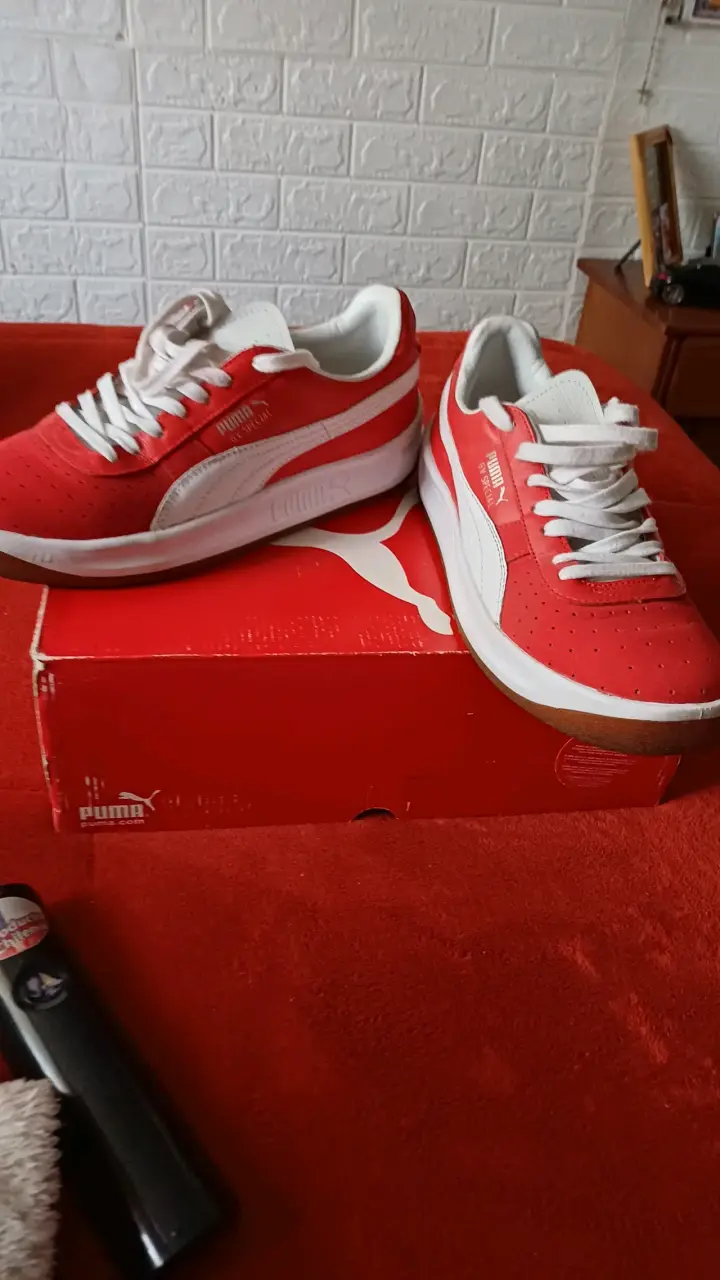 Zapatillas Puma rojas y blancas unisex - 1