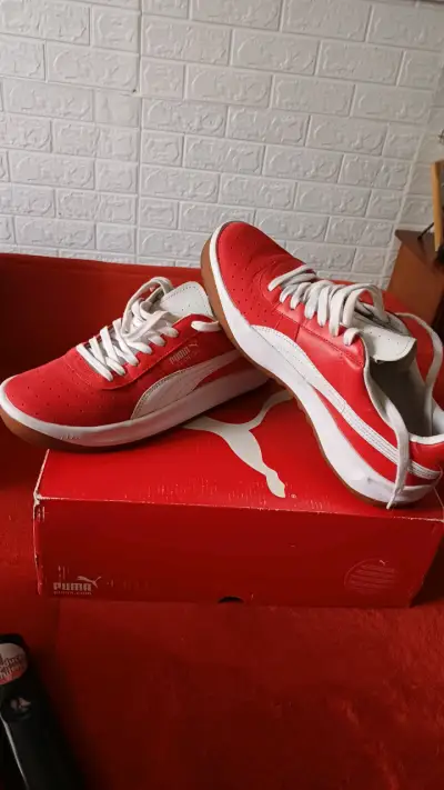 Zapatillas Puma rojas y blancas unisex - miniatura 3