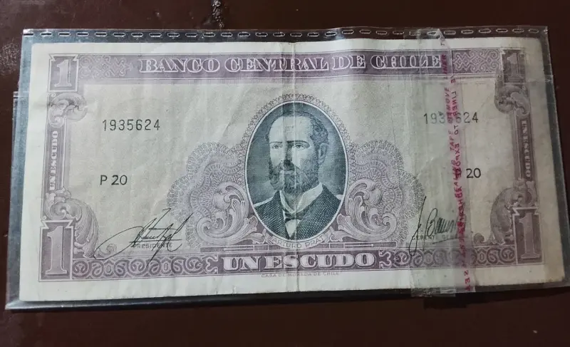Billete antiguo de un escudo chileno - 1