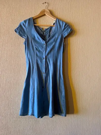 Vestido de mezclilla azul con botones - miniatura 1