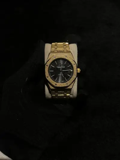 Reloj Audemars Piguet dorado de lujo - miniatura 2