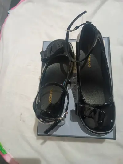 Zapatos de charol negros tipo Mary jane - miniatura 1