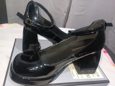 Zapatos de charol negros tipo Mary jane - miniatura 2