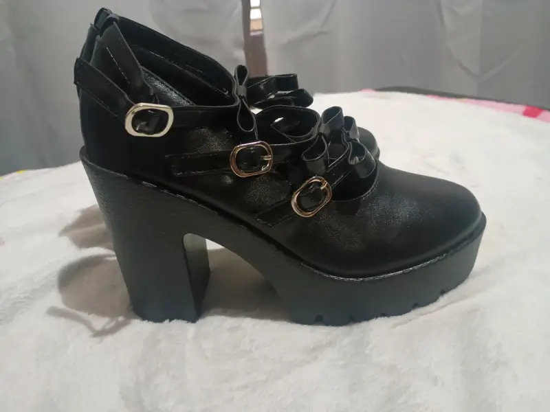 Zapatos de tacón alto negros con hebillas - 1