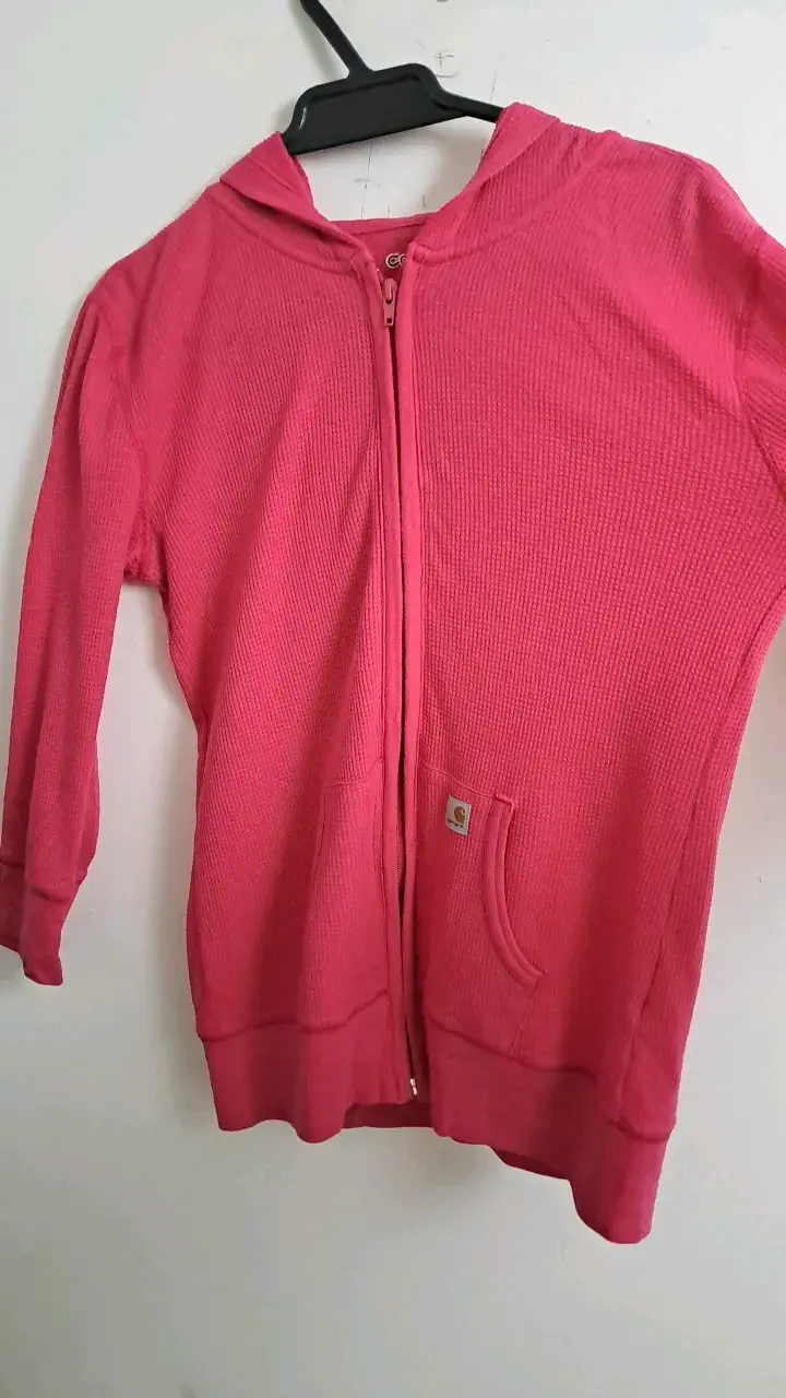 Polerón rosado con capucha y cierre - 1