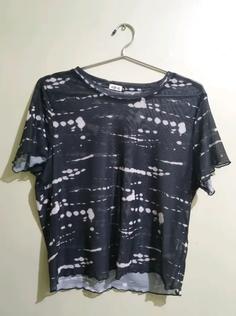 Polera negra translucida
