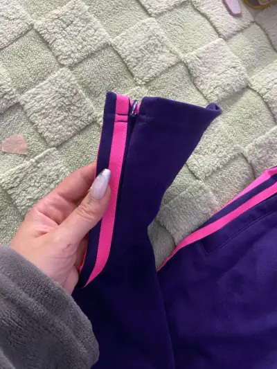 buzo Adidas morados con franjas - miniatura 4