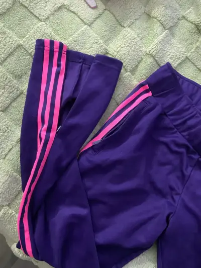 buzo Adidas morados con franjas - miniatura 5