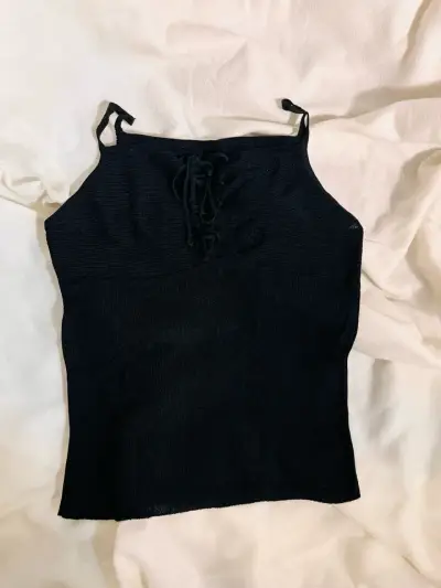 Polera negra sin mangas - miniatura 2