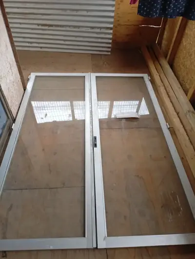 Puerta corredera de vidrio y aluminio - miniatura 1