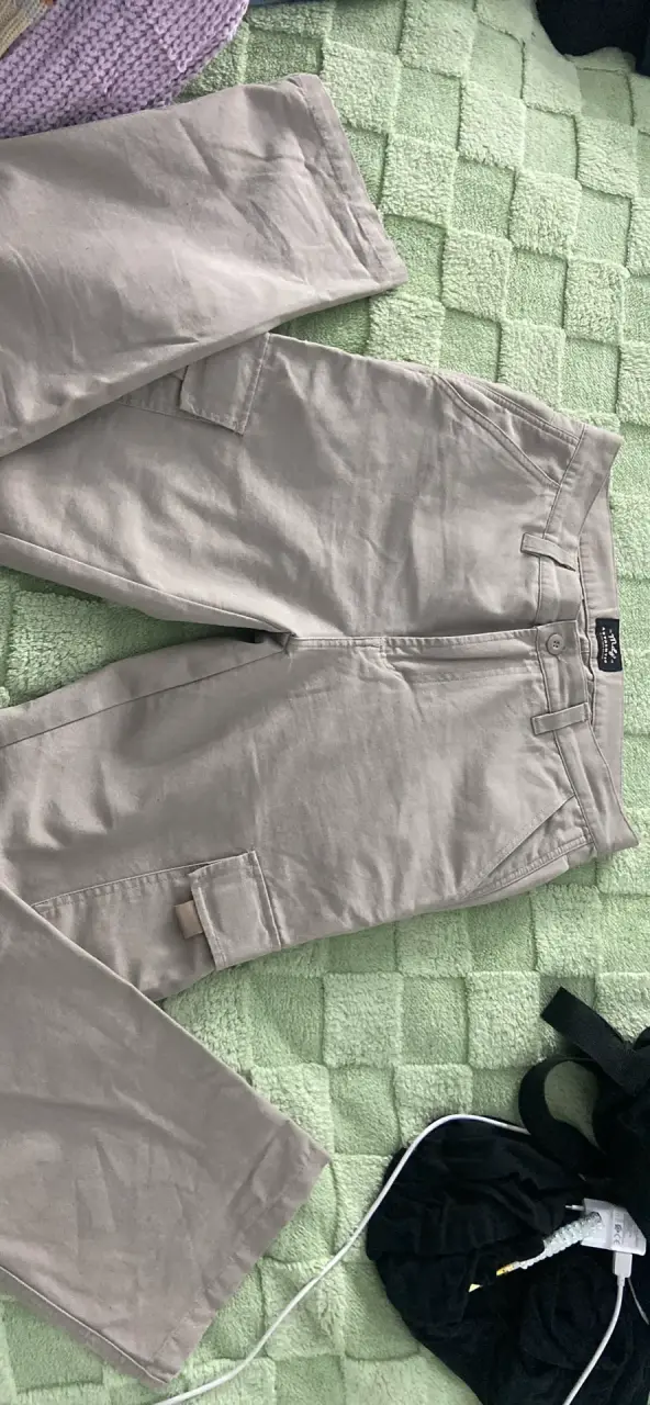 Pantalones cargo beige para mujer - 2