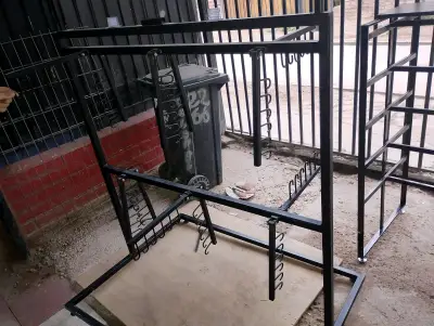 Estante metálico con ruedas para almacenamiento - miniatura 2