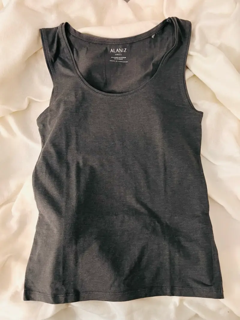 Polera sin mangas Alaniz gris - 1