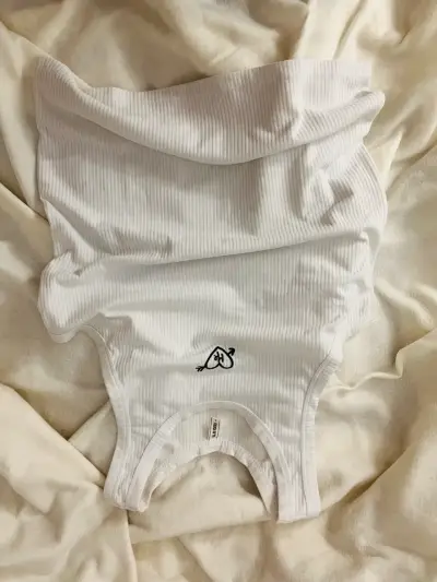 Top  blanco con diseño bordado - miniatura 1