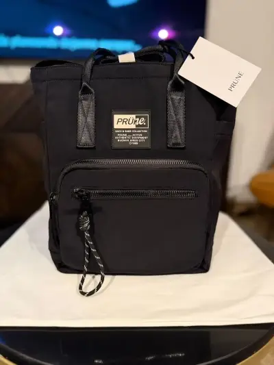 Bolso negra Prüne con bolsillo frontal - miniatura 1