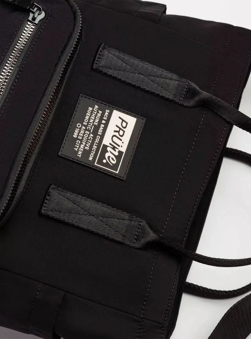 Bolso negra Prüne con bolsillo frontal - 4