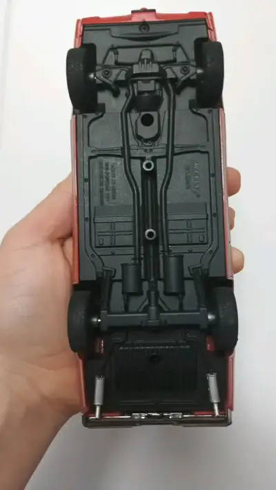 Modelo a escala de auto clásico rojo - miniatura 3