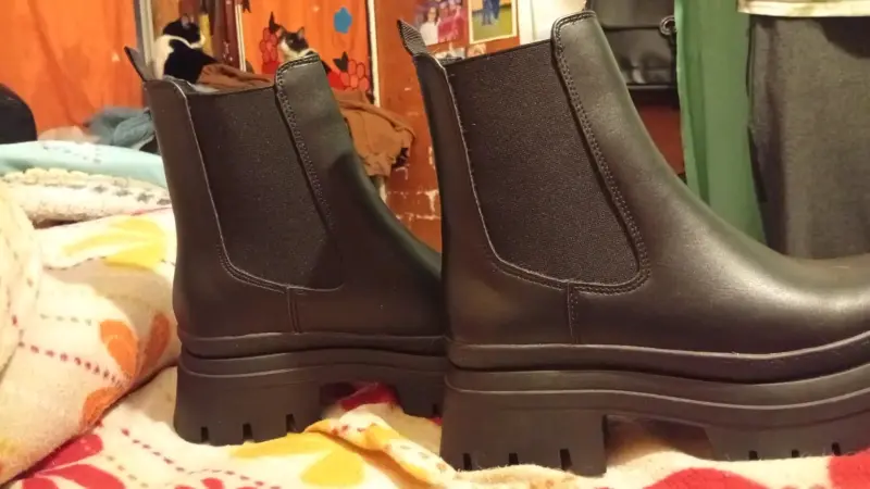 Botines negros de cuero sintético - 1