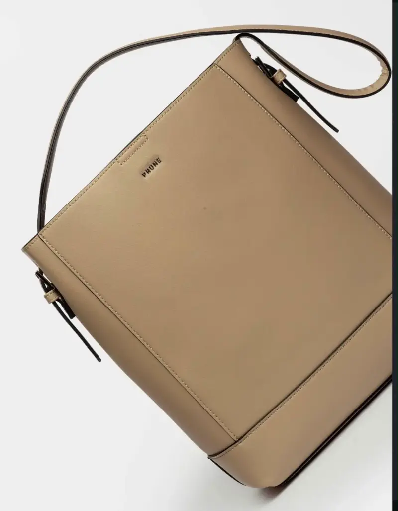 Bolso Prüne beige elegante y espacioso