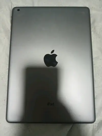 iPad Apple gris bloqueado patron - miniatura 1
