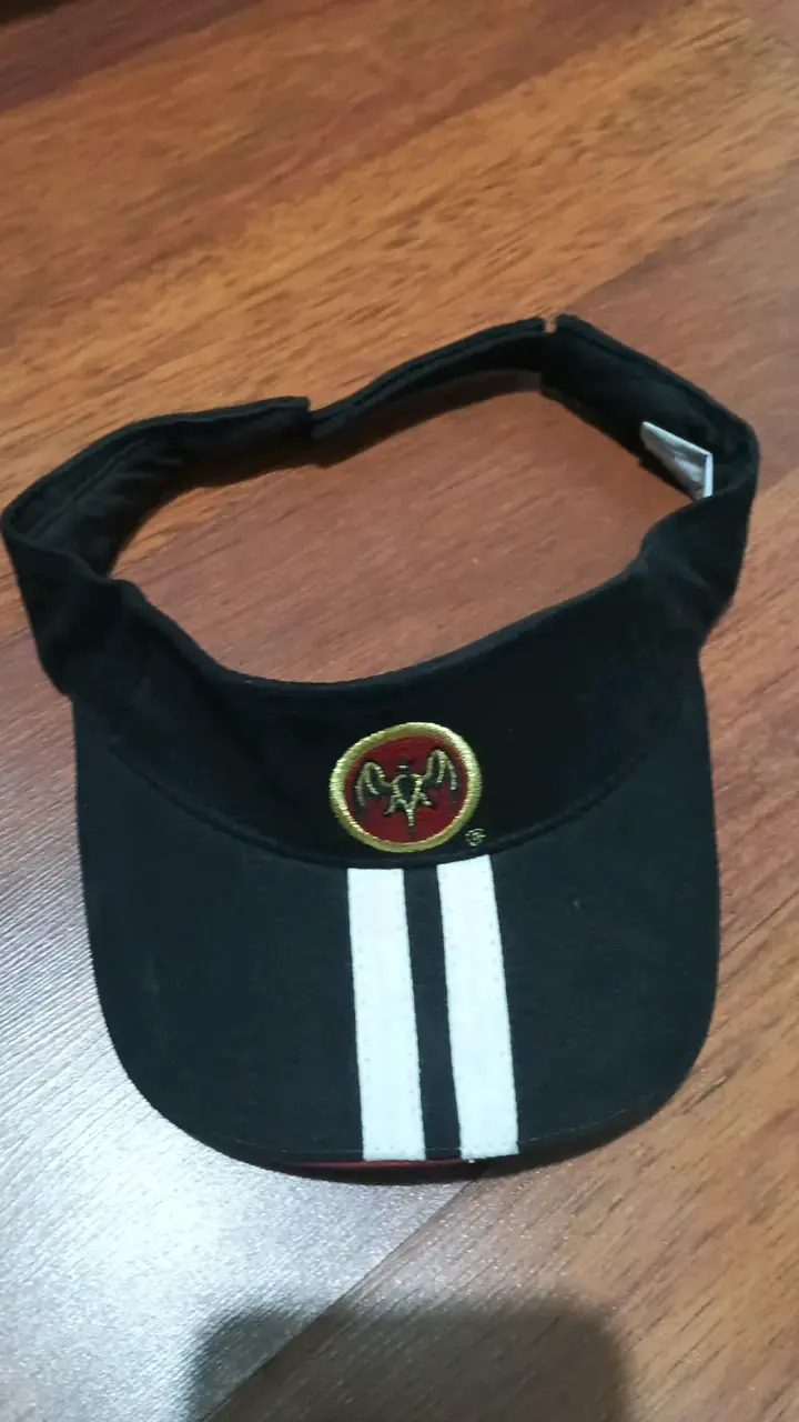 Visera negra Bacardí con logo bordado - 2