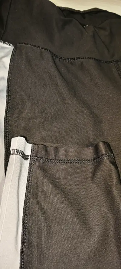Pantalones deportivos negros con bolsillo - miniatura 1
