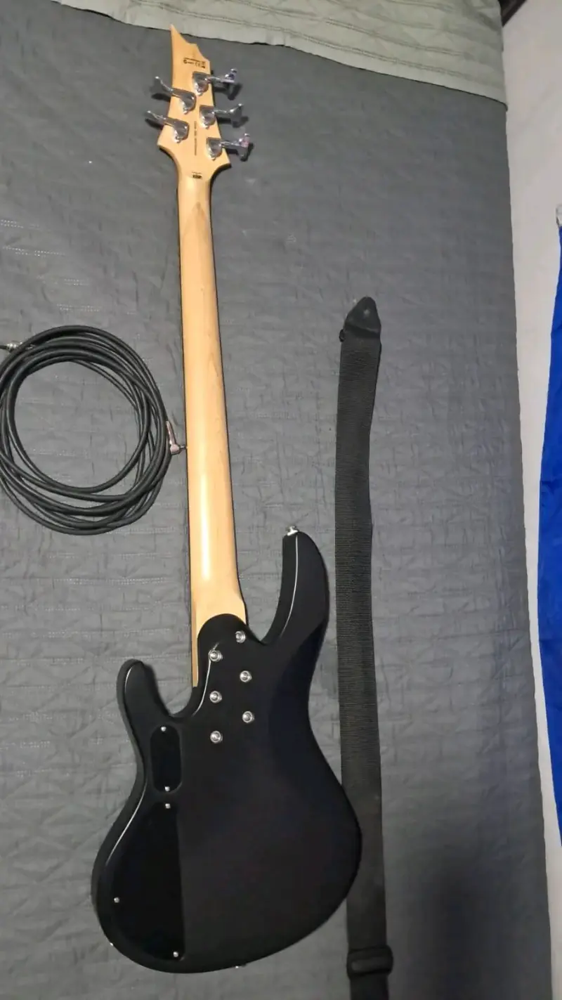 Bajo eléctrico LTD negro con accesorios - 2