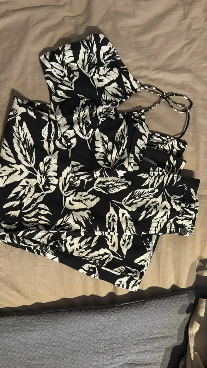 Conjunto de verano estampado tropical