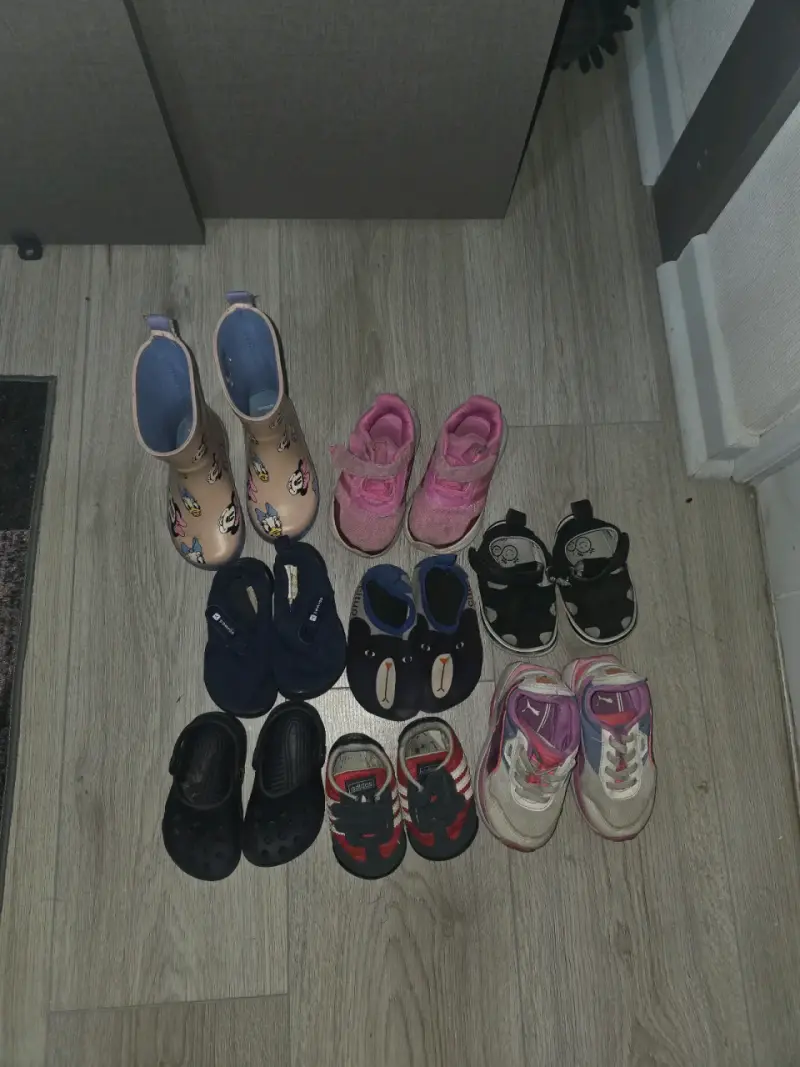 Lote de zapatos infantiles variados