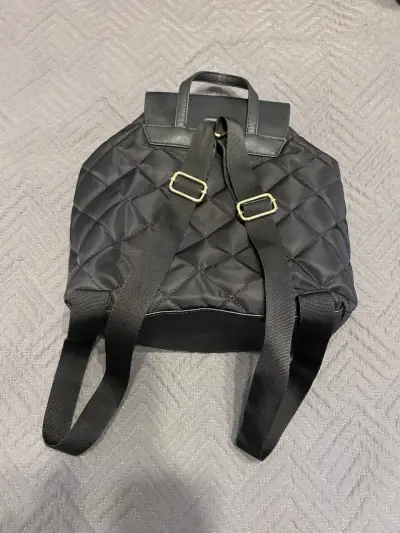 Mochila Tommy Hilfiger negra acolchada - miniatura 2