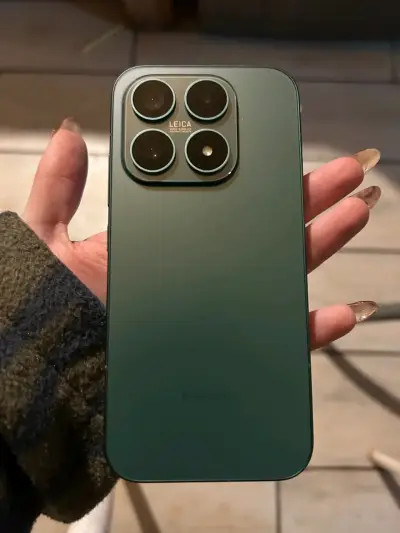 Smartphone Xiaomi con cámara Leica verde - miniatura 1