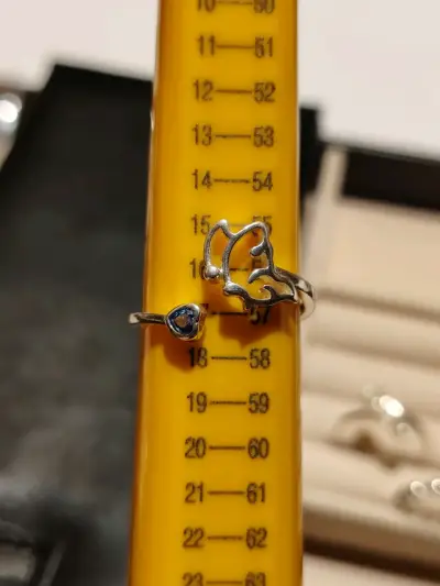 Anillo de plata con diseño de mariposa y corazón - miniatura 2