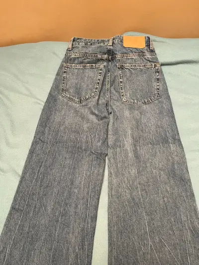 Jeans de mezclilla azul para mujer - miniatura 2