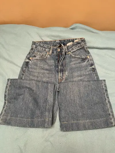 Jeans de mezclilla azul para mujer - miniatura 3