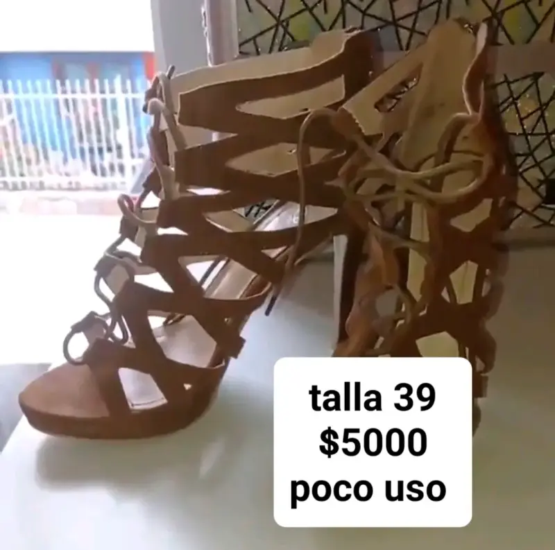 Sandalias de tacón alto marrón talla 39