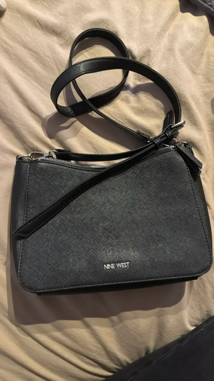 Cartera Nine West negra elegante