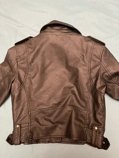 Chaqueta de ecocuero negra estilo biker - miniatura 4