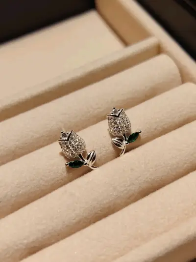 Elegantes aros de plata 925 con diseño de rosa - miniatura 1